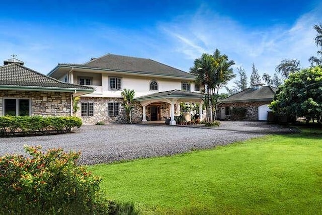 view of front facade with a front yard