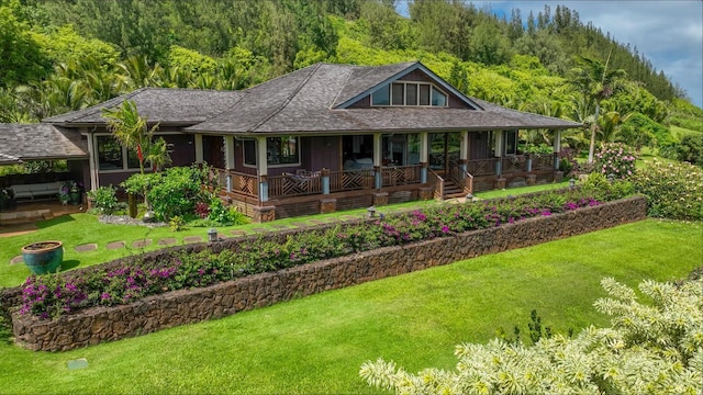 view of front of house featuring a porch and a front lawn