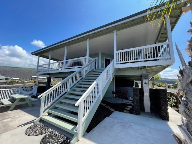 view of front of property with a patio area