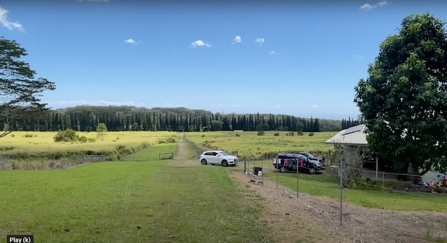 view of yard featuring a rural view