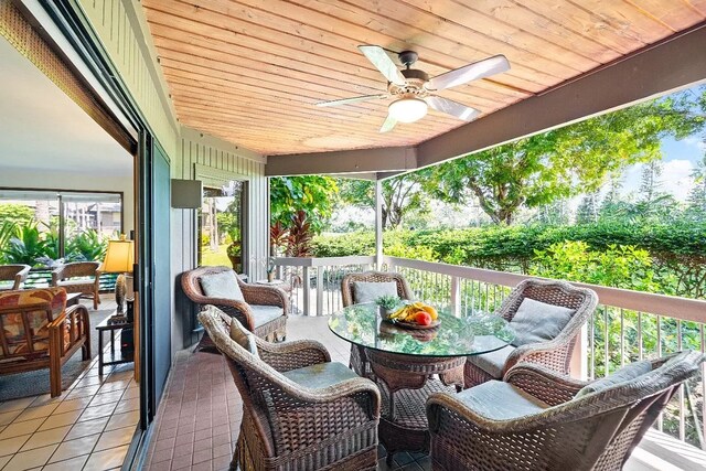 view of terrace featuring an outdoor hangout area and ceiling fan