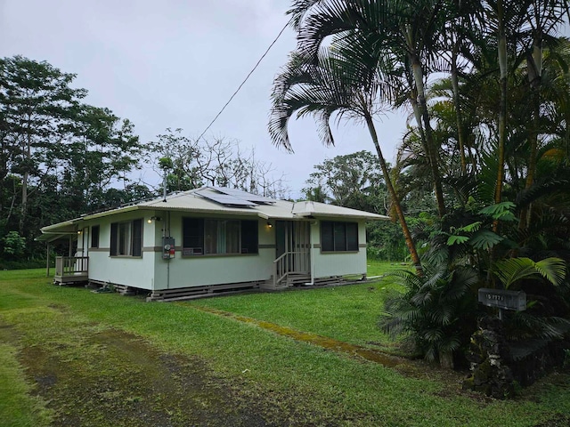 view of front facade with a front lawn