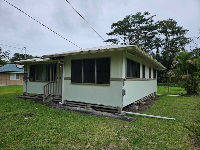 view of front facade featuring a front lawn