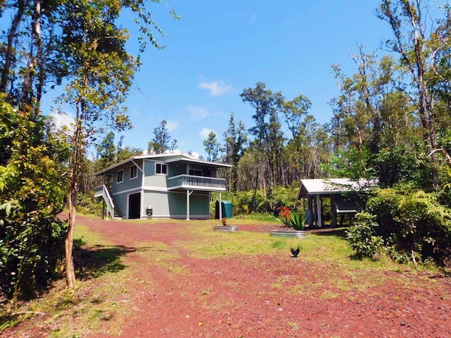 view of yard with a balcony