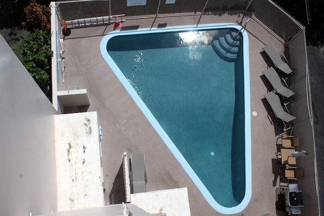 view of swimming pool