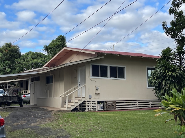 view of front of home with a front lawn