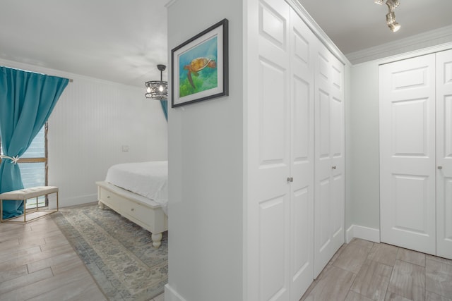 hall with an inviting chandelier and crown molding