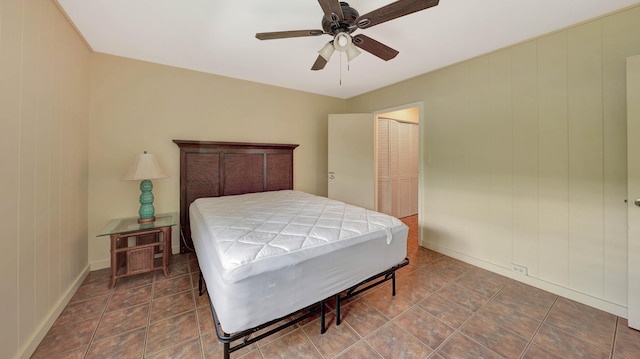 bedroom featuring ceiling fan and a closet