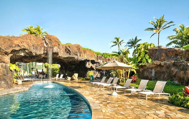 view of pool featuring a patio area and pool water feature