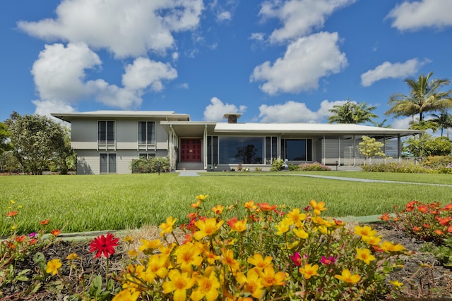 view of front of property with a front lawn