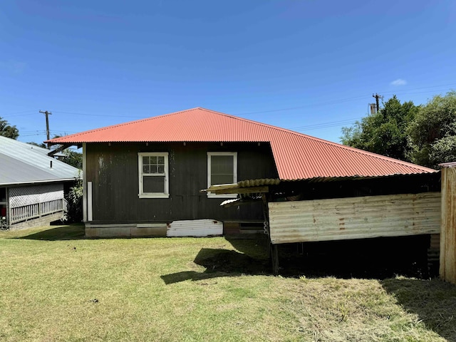 exterior space featuring a yard