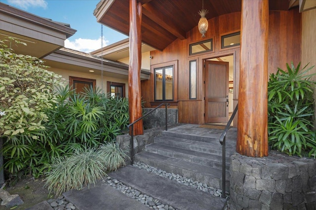 entrance to property featuring a porch