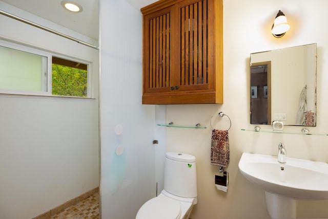 bathroom featuring toilet and sink