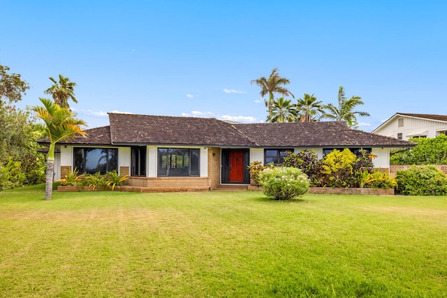 single story home with a front yard