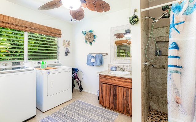 laundry area with sink, plenty of natural light, ceiling fan, and independent washer and dryer