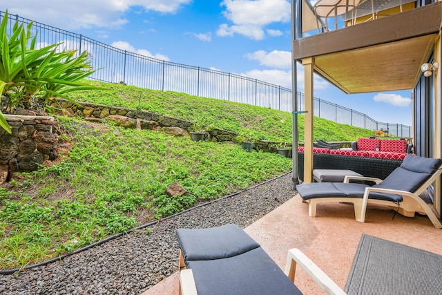 view of yard featuring a patio area