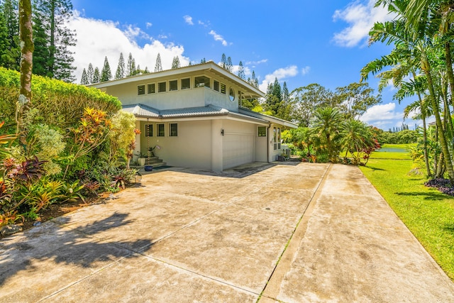 view of front of house with a front lawn and a garage