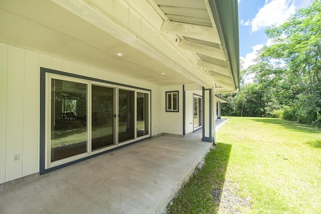 view of yard featuring a patio