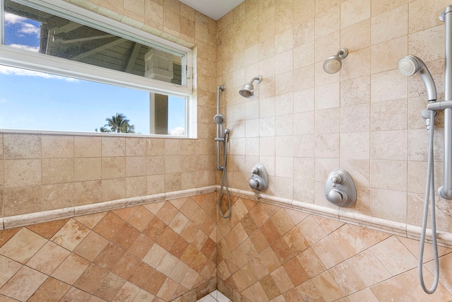 bathroom featuring a tile shower and plenty of natural light