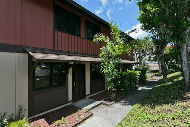 view of property entrance