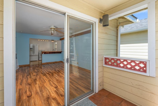 view of exterior entry with ceiling fan