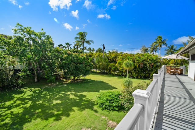 view of yard with a balcony