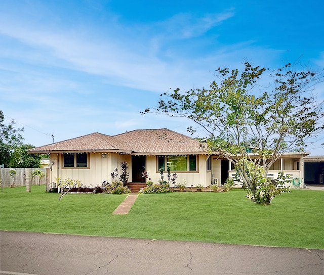 ranch-style house featuring a front lawn