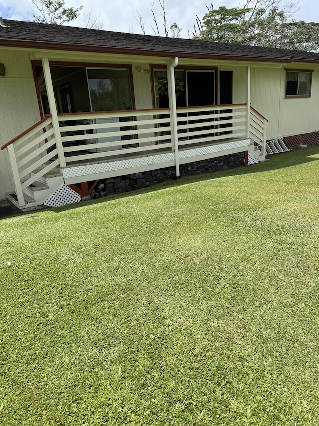 back of house featuring a lawn