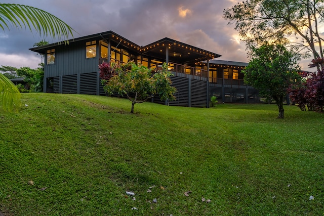 view of yard at dusk