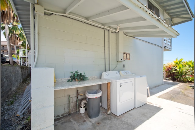 washroom with washer and clothes dryer