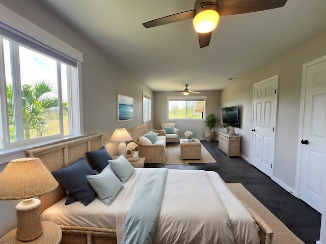 bedroom with ceiling fan