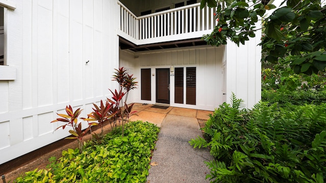 view of exterior entry featuring a balcony