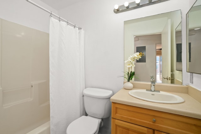 full bathroom featuring vanity, toilet, and shower / bath combo