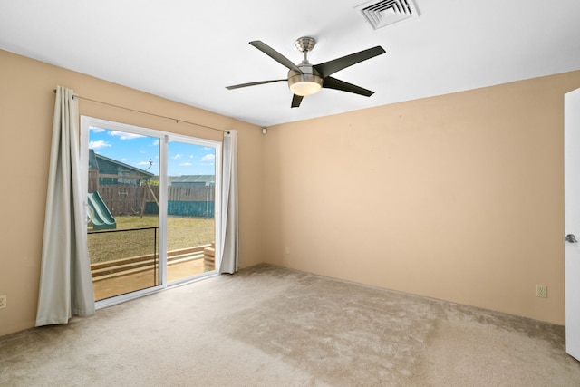 carpeted empty room featuring ceiling fan