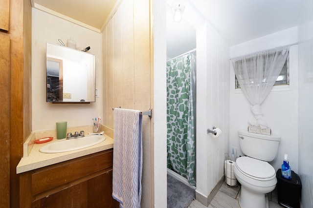 bathroom with curtained shower, vanity, and toilet