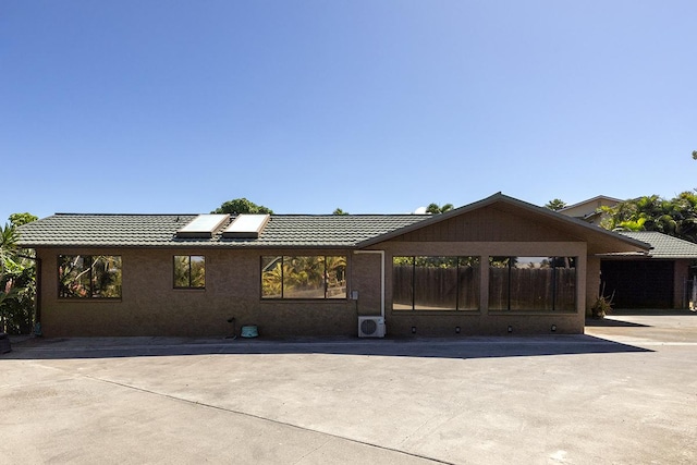 view of front facade featuring ac unit