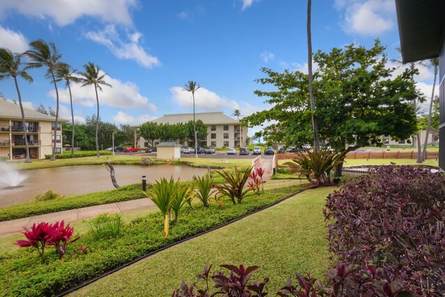 view of property's community featuring a yard