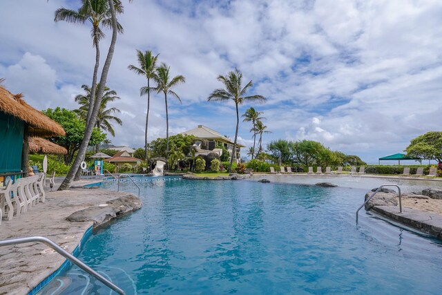 view of swimming pool