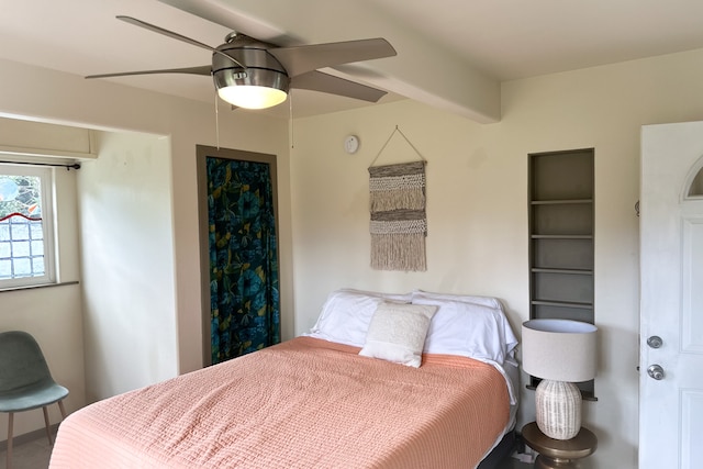 bedroom with ceiling fan