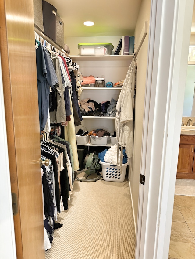 walk in closet with sink and light tile patterned floors