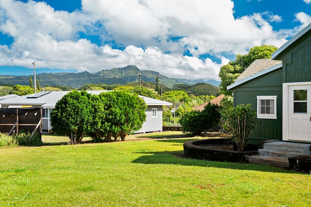 view of yard with a mountain view