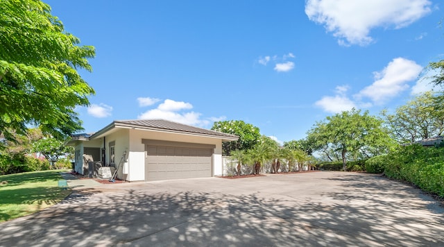 view of front facade with a garage and a front yard