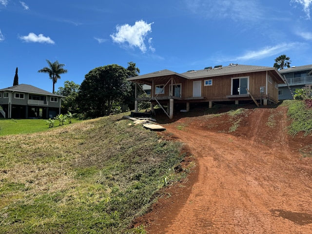 view of front of house featuring a front yard