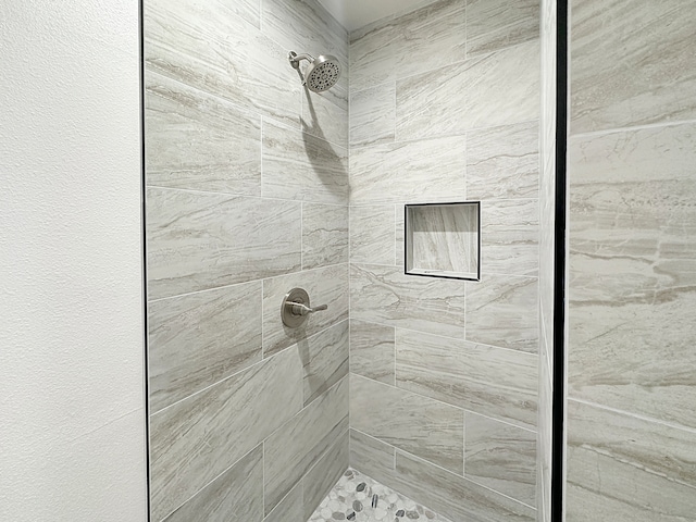 bathroom featuring tiled shower