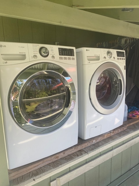 laundry room with stacked washer / drying machine