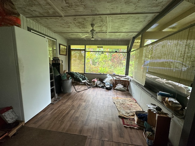 unfurnished sunroom with a wealth of natural light and ceiling fan