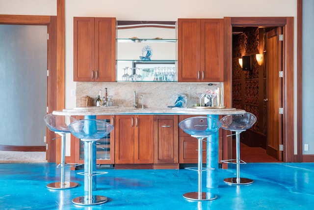 kitchen with a breakfast bar, sink, and decorative backsplash