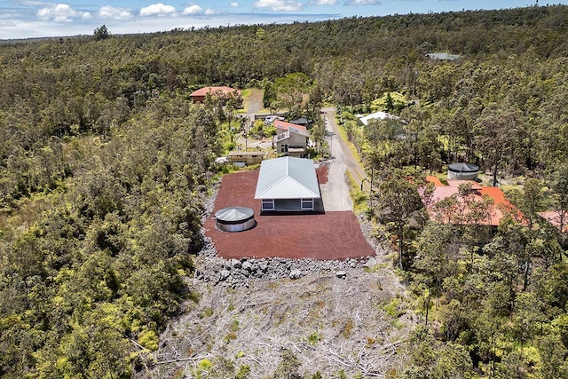 bird's eye view featuring a wooded view