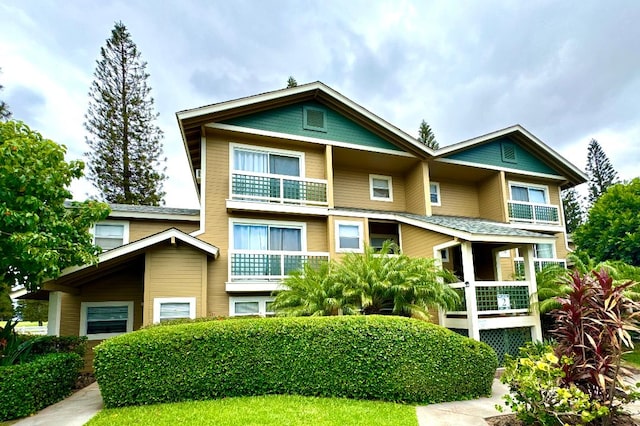 view of front facade