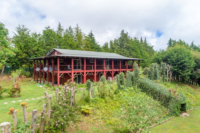 exterior space featuring a yard